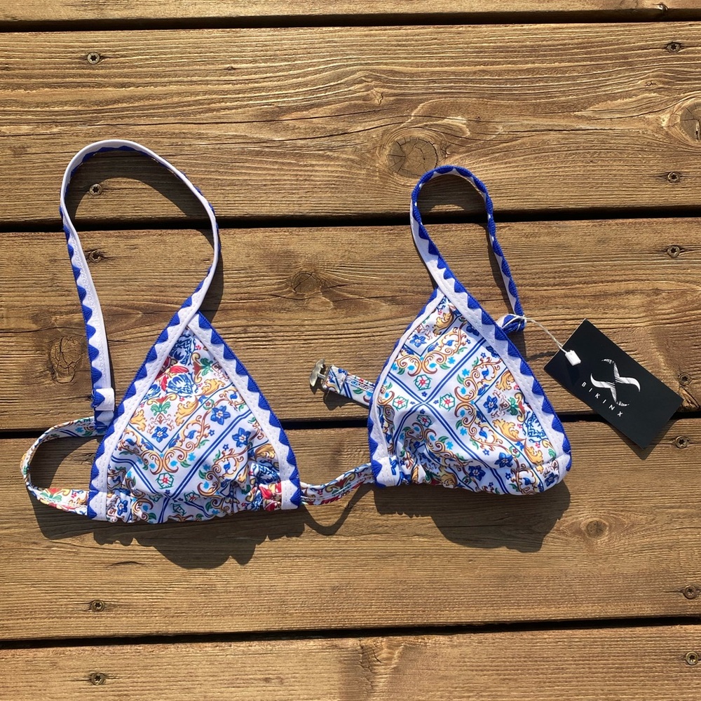 🌊NWT Chic Blue Bikinx Top, size small